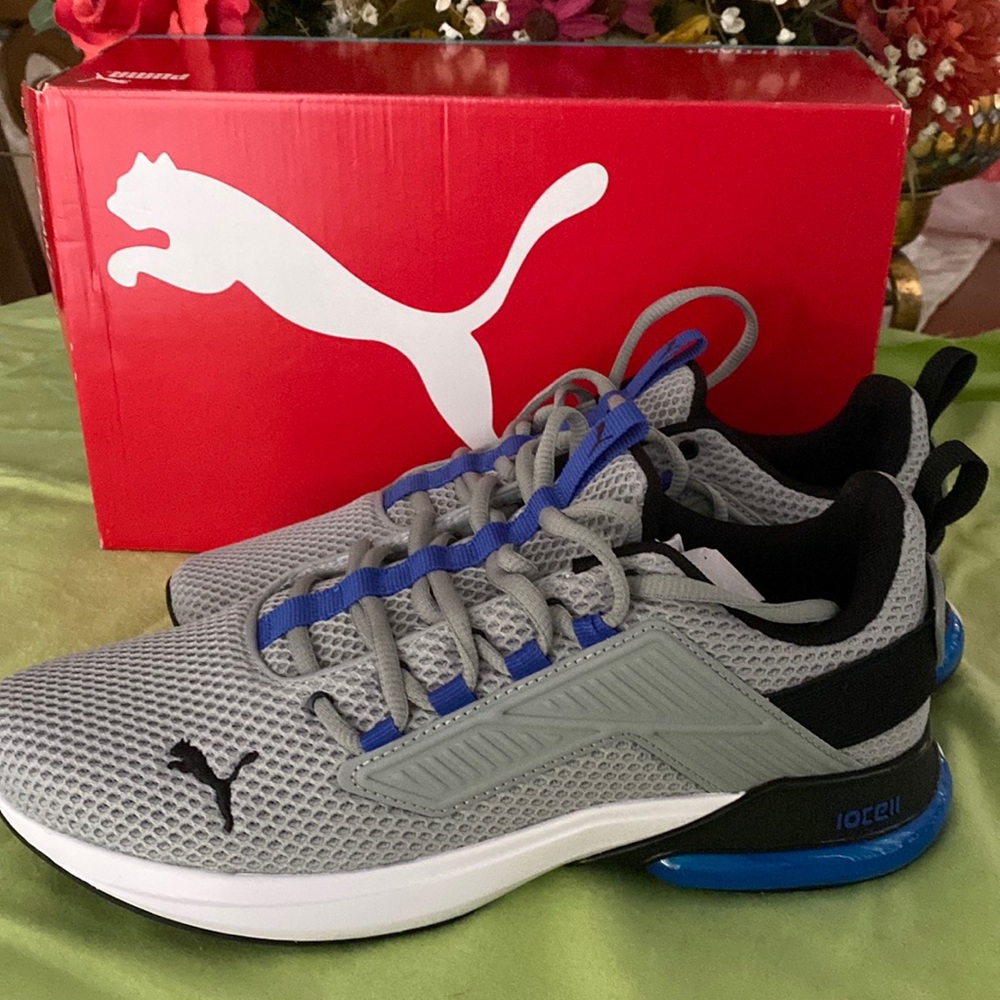 Sz 8 Men’s PUMA Sneakers